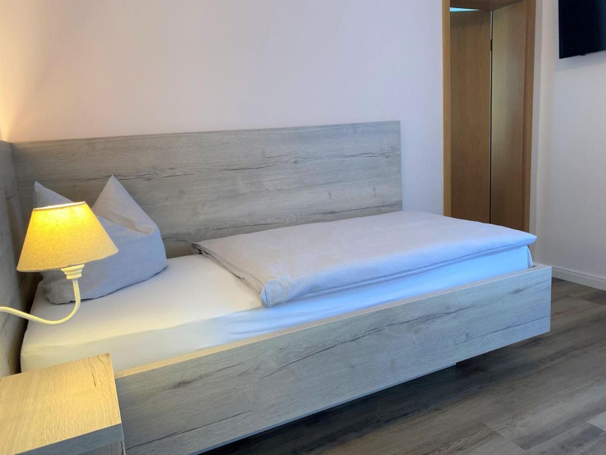 Hotel & Restaurant Kronenhof Am Weser-Radweg Oberweser ภายนอก รูปภาพ