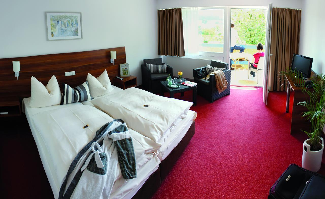 Hotel & Restaurant Kronenhof Am Weser-Radweg Oberweser ภายนอก รูปภาพ